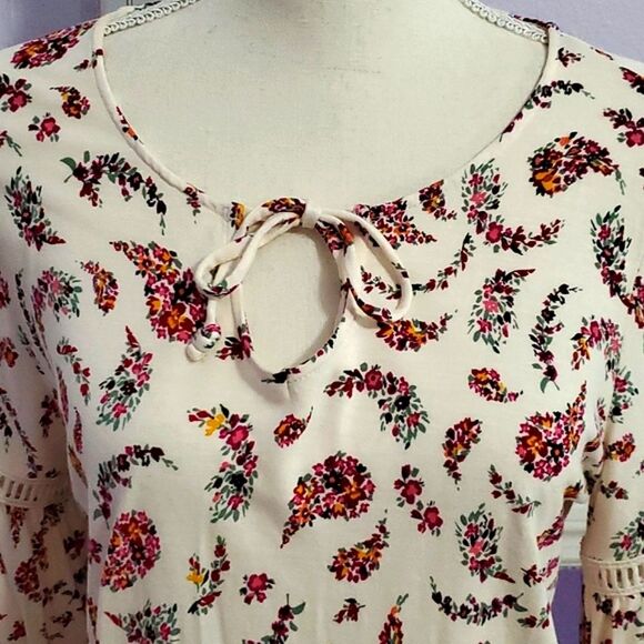Old Navy Cream Boho Peasant Floral Paisley Laced Balloon Sleeves Flowy Top - Picture 3 of 11